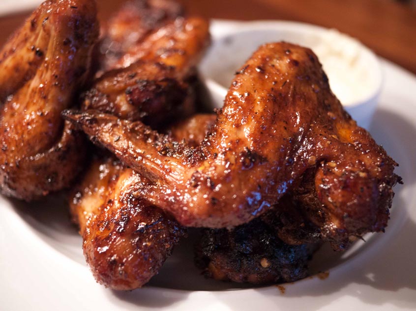 Cooked chicen wings on a white plate