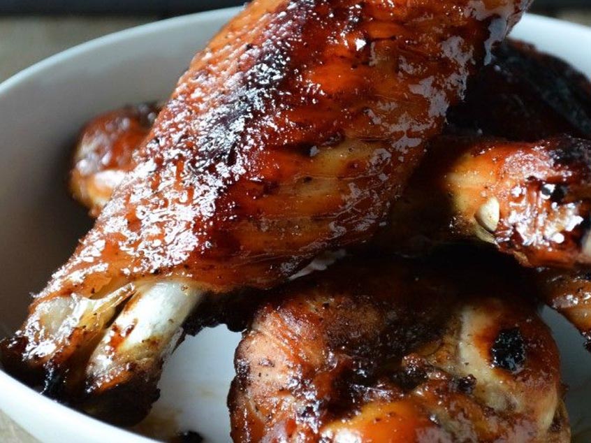 Chicken wings in white bowl